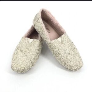 Tom’s Apargata fuzzy lined 7.5 slip on shoes metallic gold cream winter